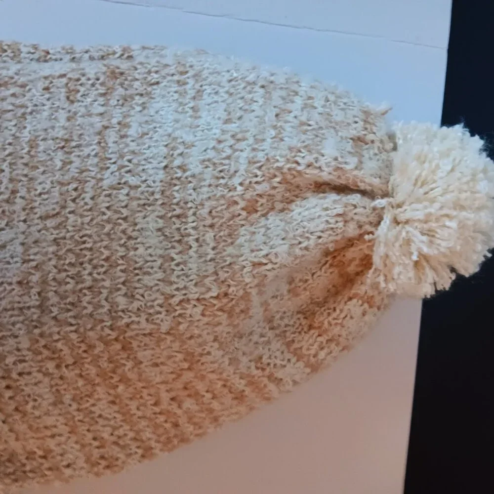 WOMEN'S TAN HAT AND MITTENS SET NWOT